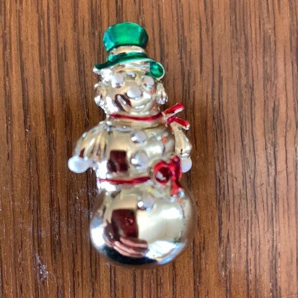 Small gold tone Christmas snowman brooch pin - Picture 1 of 4